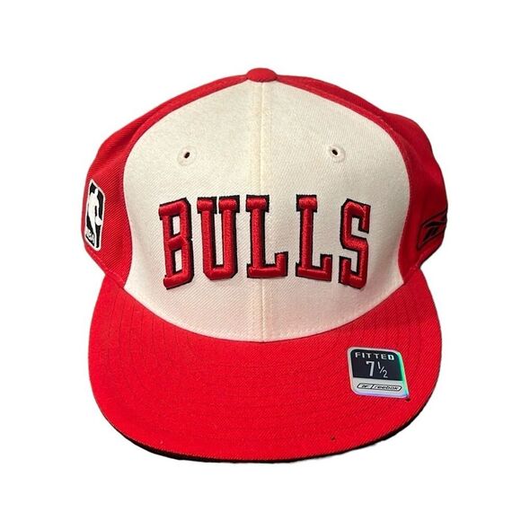 Chicago Bulls Reebok fitted baseball hat 7 1/2 NWT - Picture 1 of 9